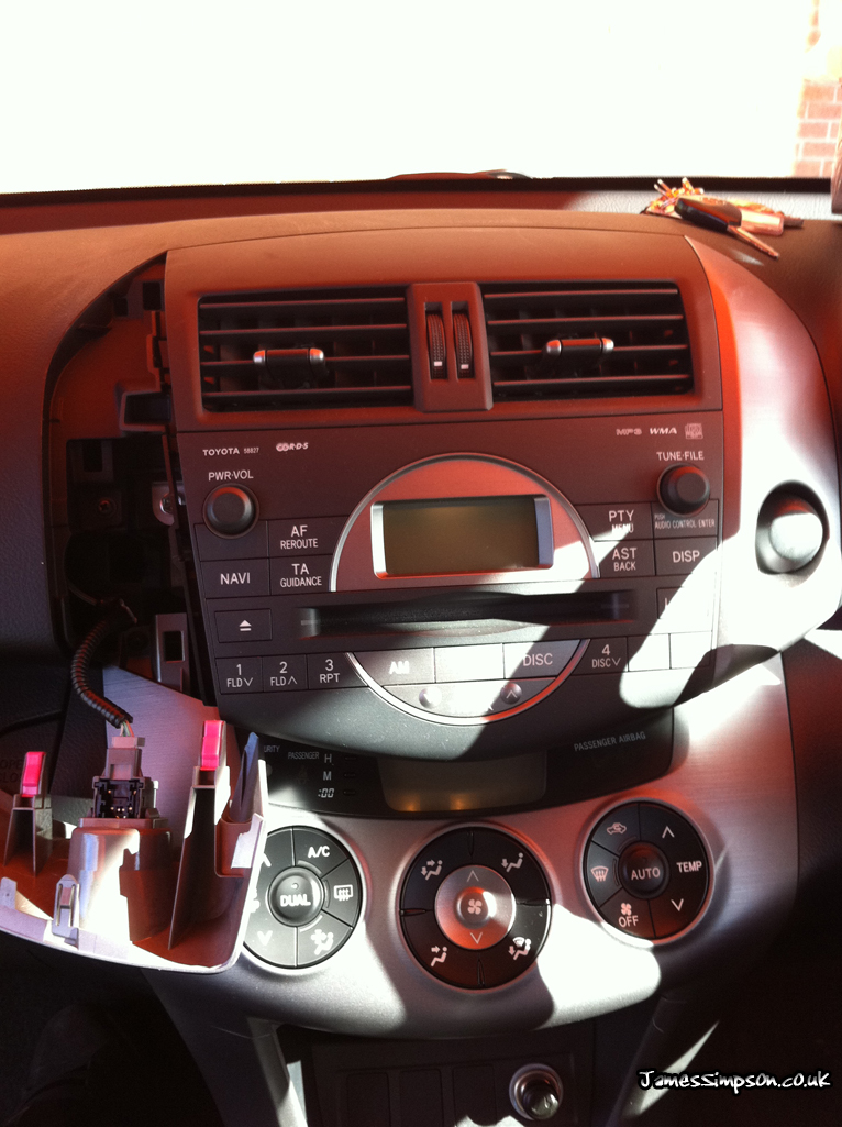 Toyota Rav4 2007 (3) Toyota Rav4 MK3 (2007-) Stereo Removal Toyota Rav4 2007 3