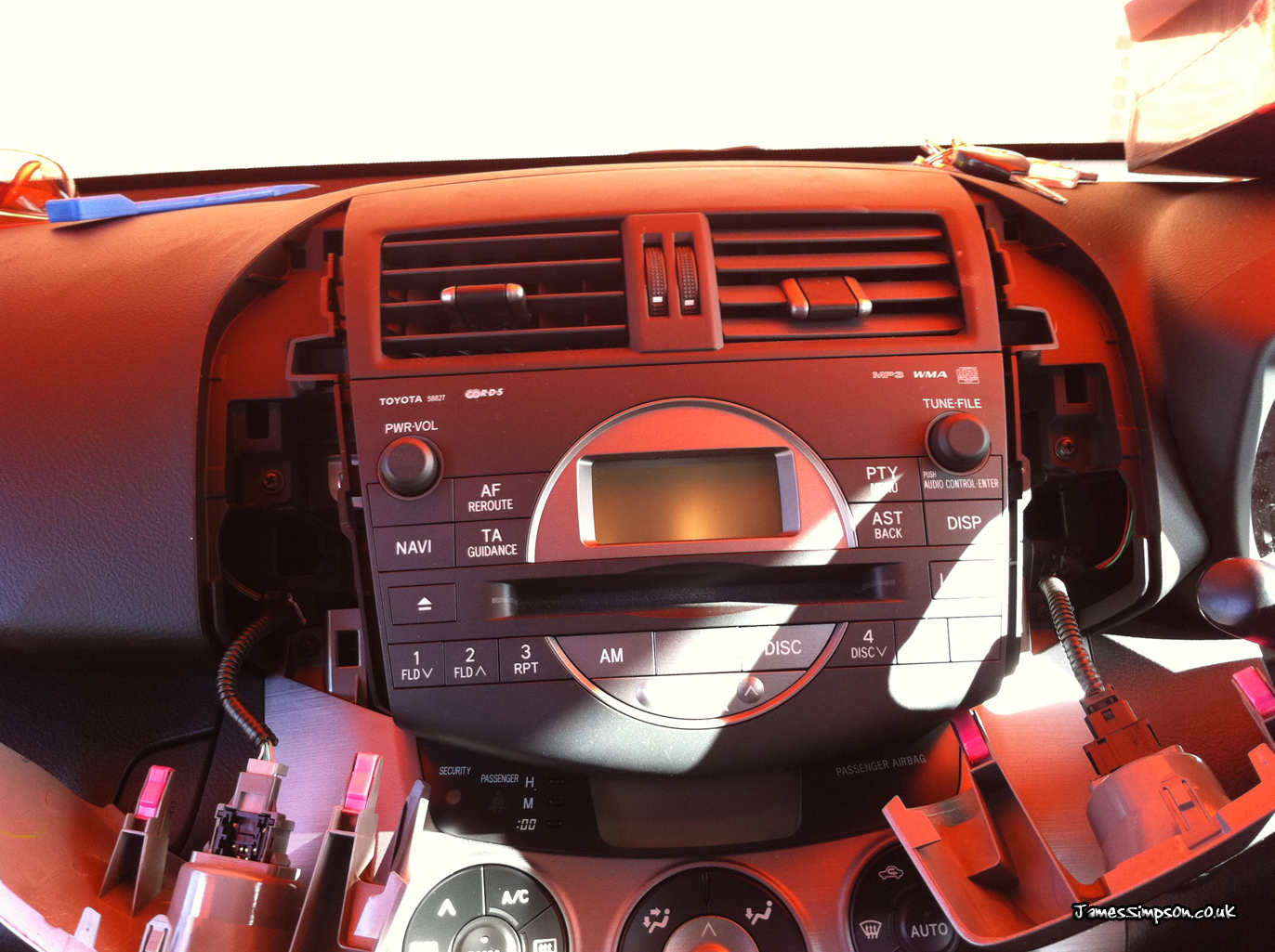 Toyota Rav4 2007 (4) Toyota Rav4 MK3 (2007-) Stereo Removal Toyota Rav4 2007 4