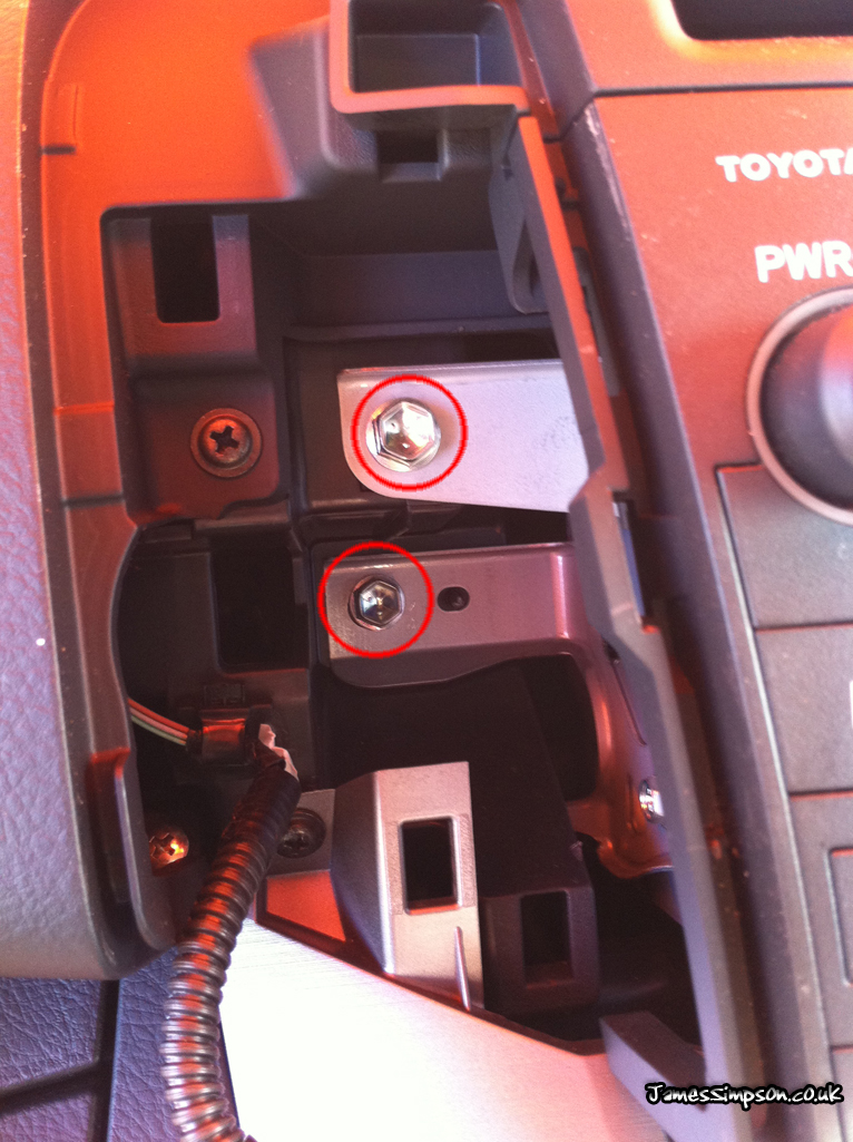 Toyota Rav4 2007 (5) Toyota Rav4 MK3 (2007-) Stereo Removal Toyota Rav4 2007 5