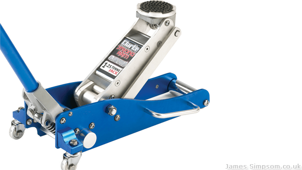 Clarke CTJ1250A Low Entry Trolley Jack 4 Clarke CTJ1250 Trolley Jack Blue and Silver