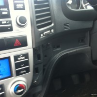 6 Hyundai Santa Fe (2007-) Stereo Removal 6