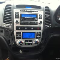 9 Hyundai Santa Fe (2007-) Stereo Removal 9