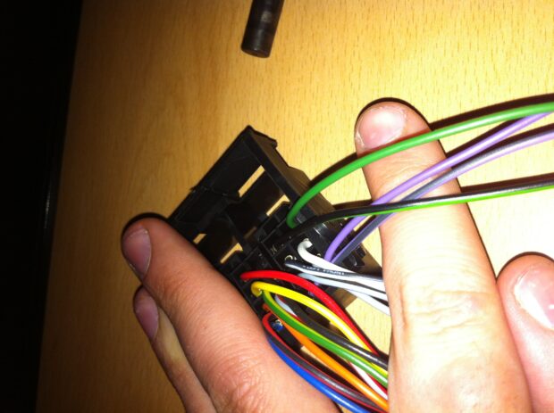 How To Fit A Amp / Sub to a Standard Stereo 6 Ford Focus Quadlock Rear Speaker Wires