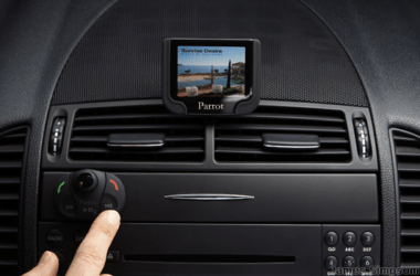 Parrot MKi9200 - Review 11 Parrot MKi9200 Colour Screen Display And Remote Control