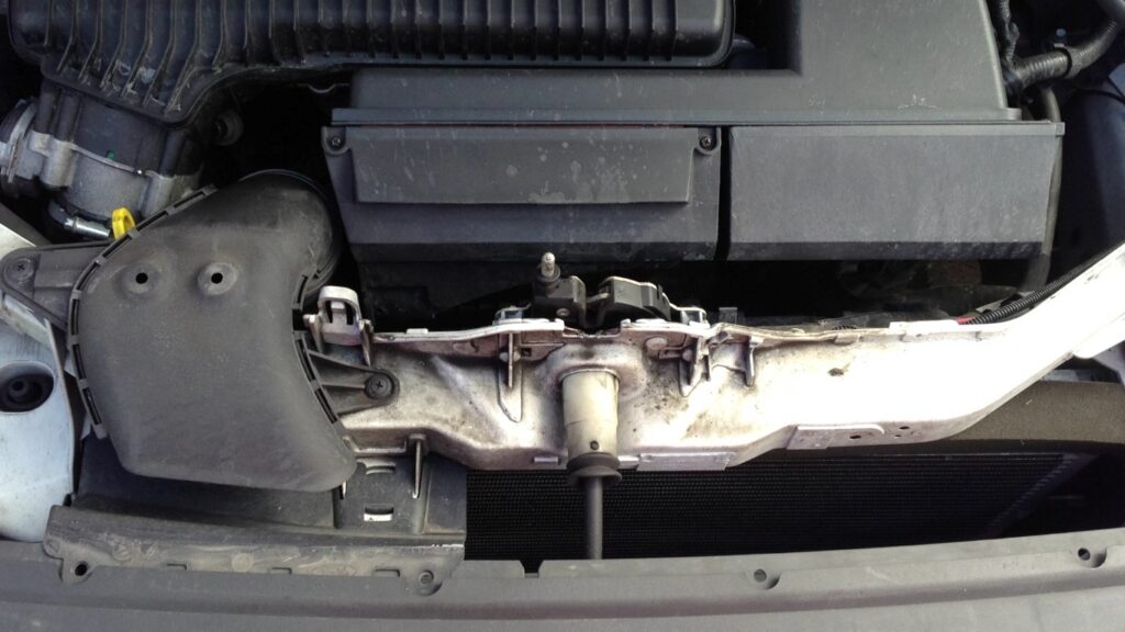 Service Ford Focus ST 225 2.5 Turbo - DIY 16 Ford Focus Bonnet Lock