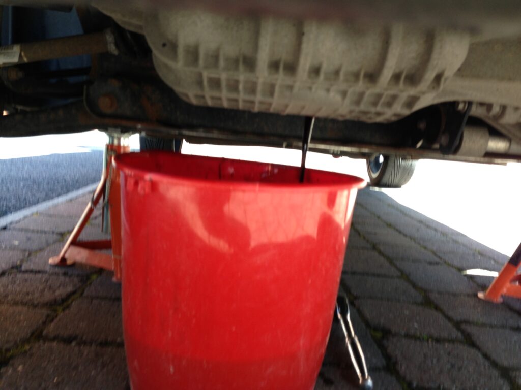 Service Ford Fiesta Zetec S MK7 (Petrol) 9 Ford Fiesta Zetec S Oil Change