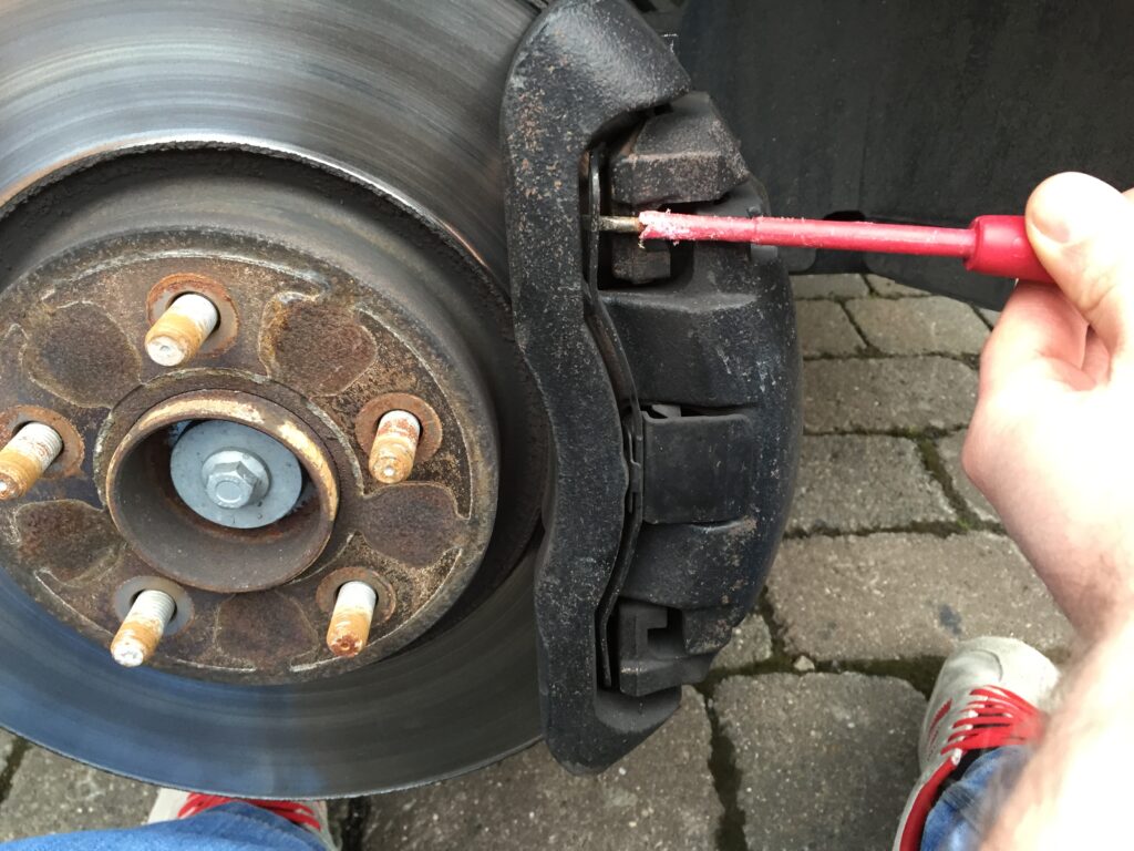 How To Fit Focus ST225 Brakes 8 IMG_5221