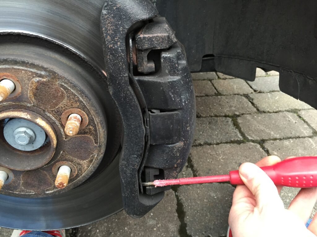 How To Fit Focus ST225 Brakes 9 IMG_5222