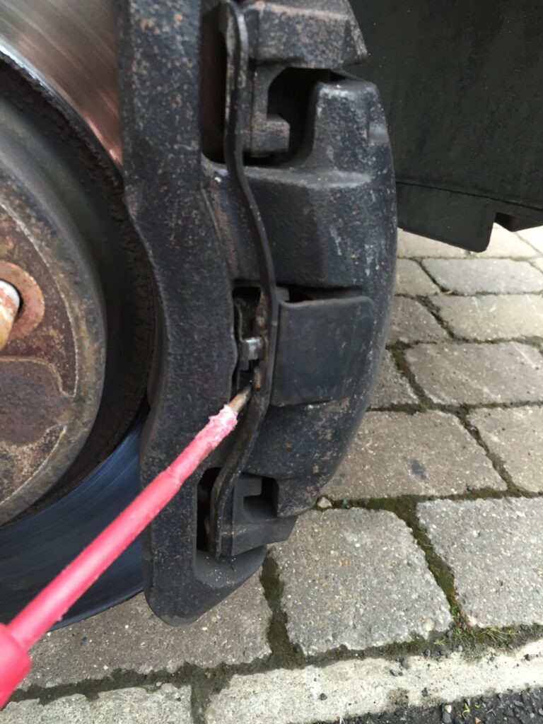 How To Fit Focus ST225 Brakes 10 IMG_5223