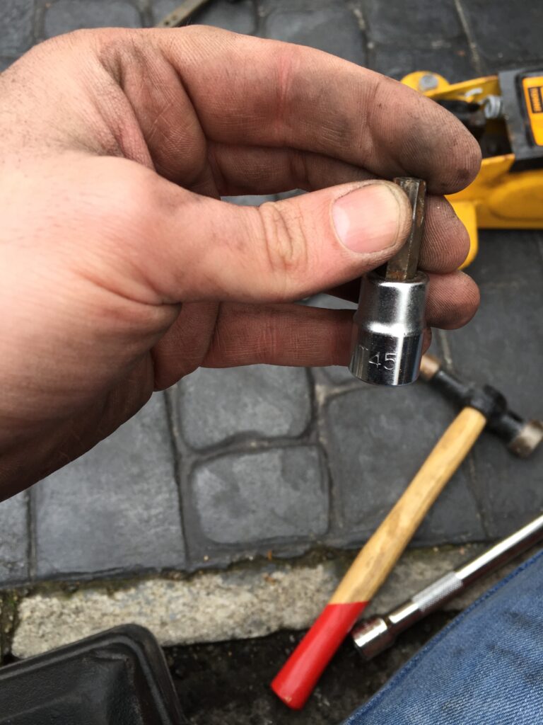 How To Fit Focus ST225 Brakes 11 IMG_5232