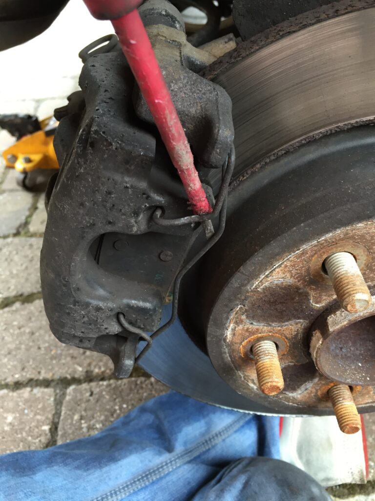 How To Fit Focus ST225 Brakes 28 IMG_5246
