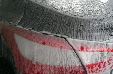 A Detailed Guide To Keeping Your Car's Paintwork Looking Brand New 31 Washing Car
