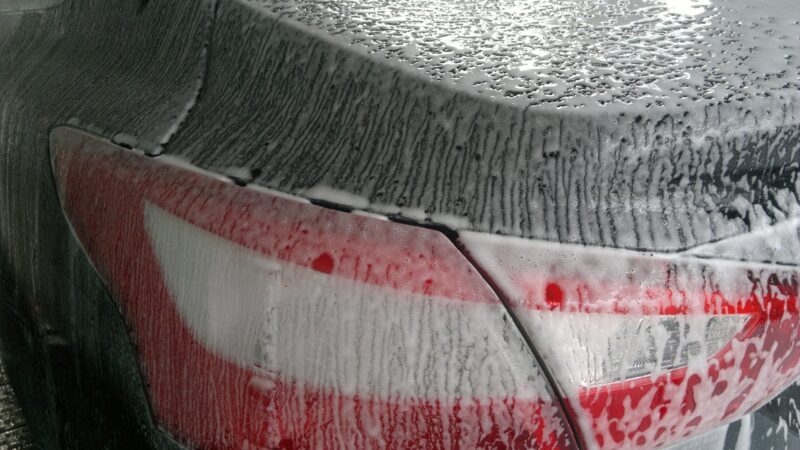 A Detailed Guide To Keeping Your Car's Paintwork Looking Brand New 4 Washing Car