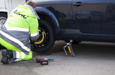 4 Problems All Car Owners Should Expect 34 Flat Tyre