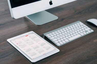 3 Gadgets That Will Make Your Life Easier 20 Apple Desk
