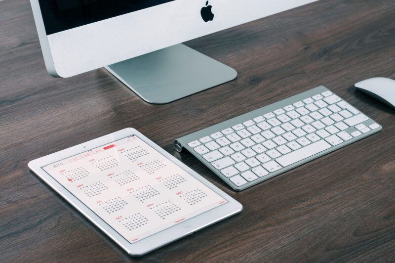 3 Gadgets That Will Make Your Life Easier 4 Apple Desk