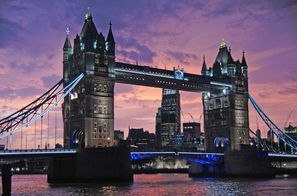 Beautiful Sights And Wonderful Experiences Await In England 6 London Bridge