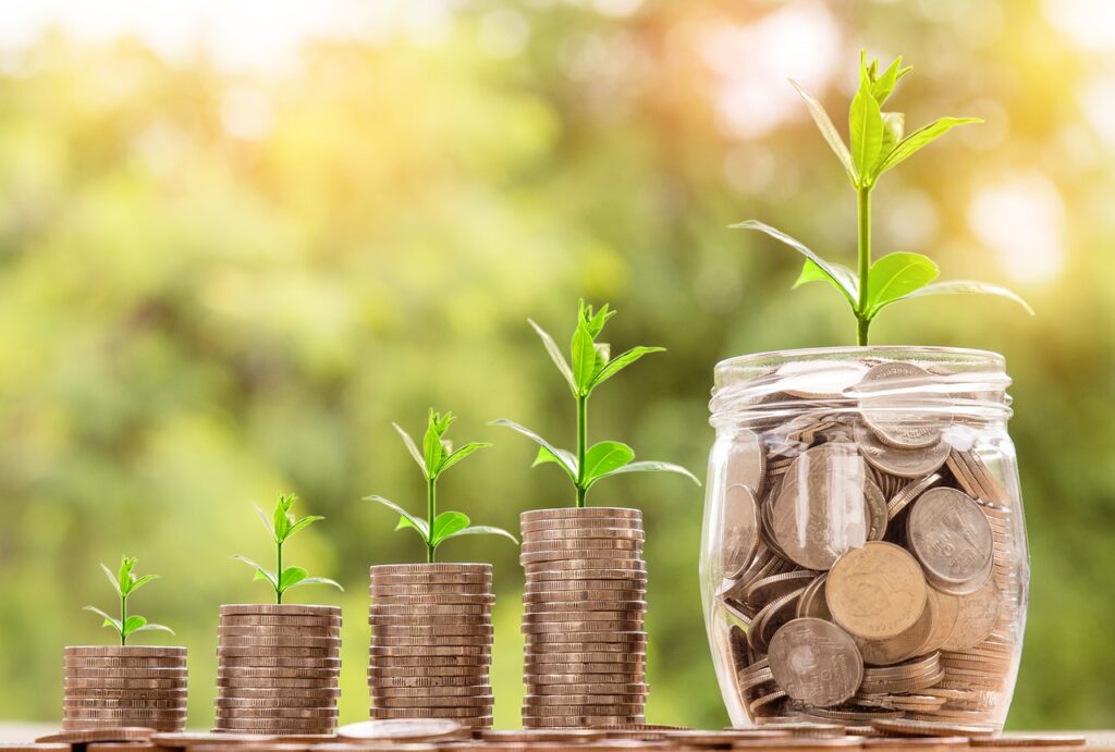 Time To Buy Your Dream Car: Top Tips For Saving and Financing 5 Time To Buy Your Dream Car: Top Tips For Saving and Financing money 2724241 1280