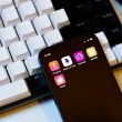 The Pros & Cons Of Using Dating Apps To Find Love 5 The Pros & Cons Of Using Dating Apps To Find Love