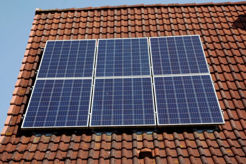Adding Solar Panels to Your Home to Harness the Power of the Sun 4 Adding Solar Panels to Your Home to Harness the Power of the Sun elWgAAAABJRU5ErkJggg==